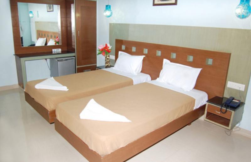 Balaji Grand Hotel Kākināda Szoba fotó