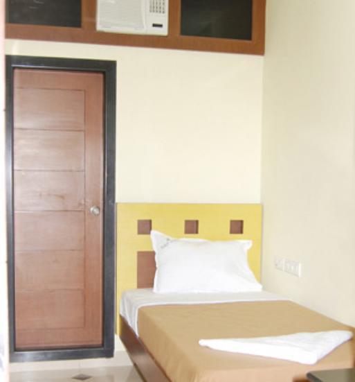 Balaji Grand Hotel Kākināda Szoba fotó