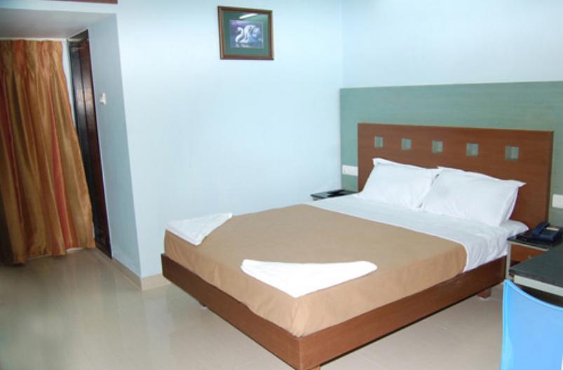 Balaji Grand Hotel Kākināda Szoba fotó