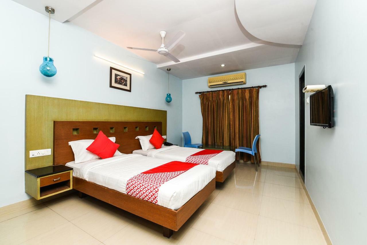 Balaji Grand Hotel Kākināda Kültér fotó