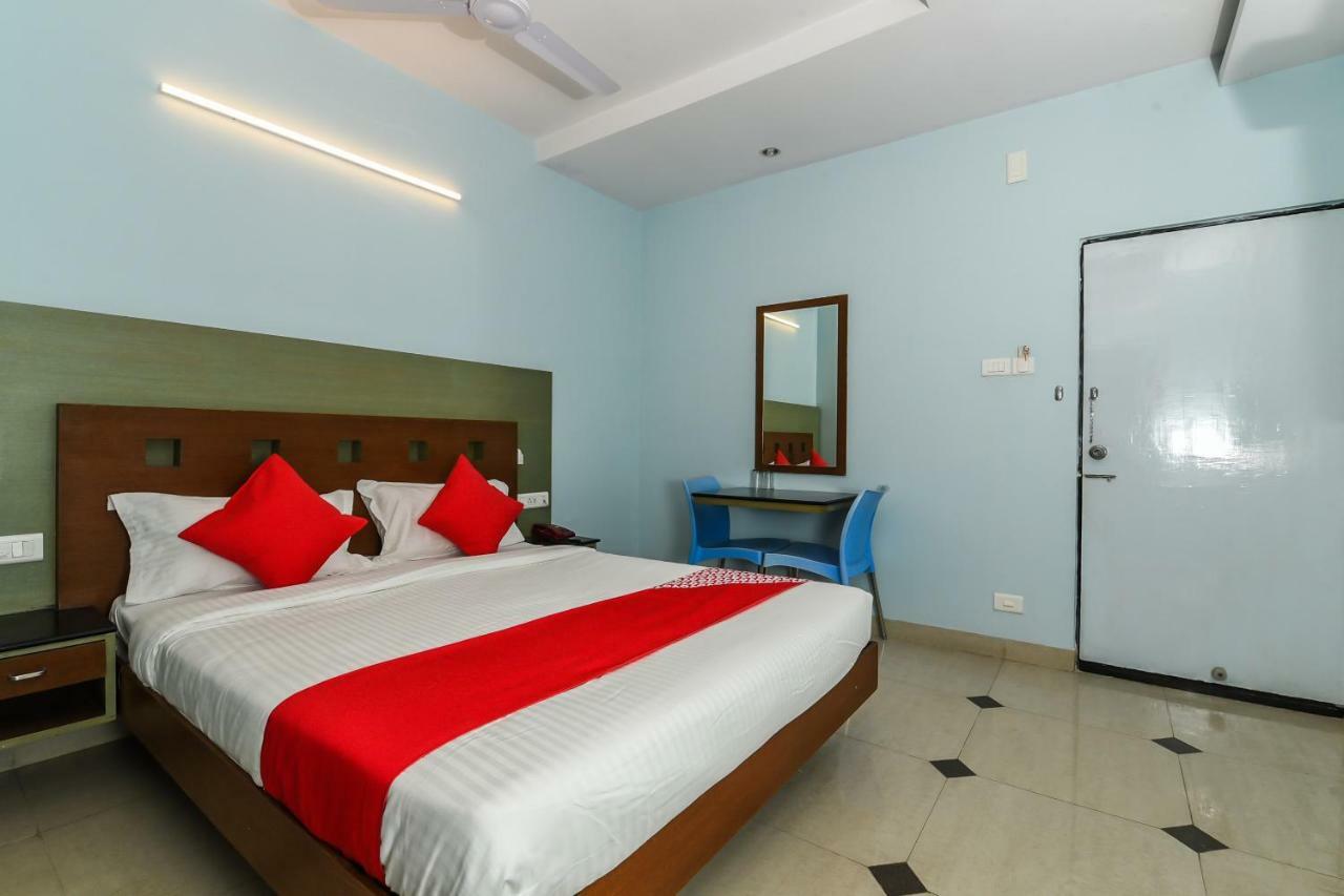 Balaji Grand Hotel Kākināda Kültér fotó