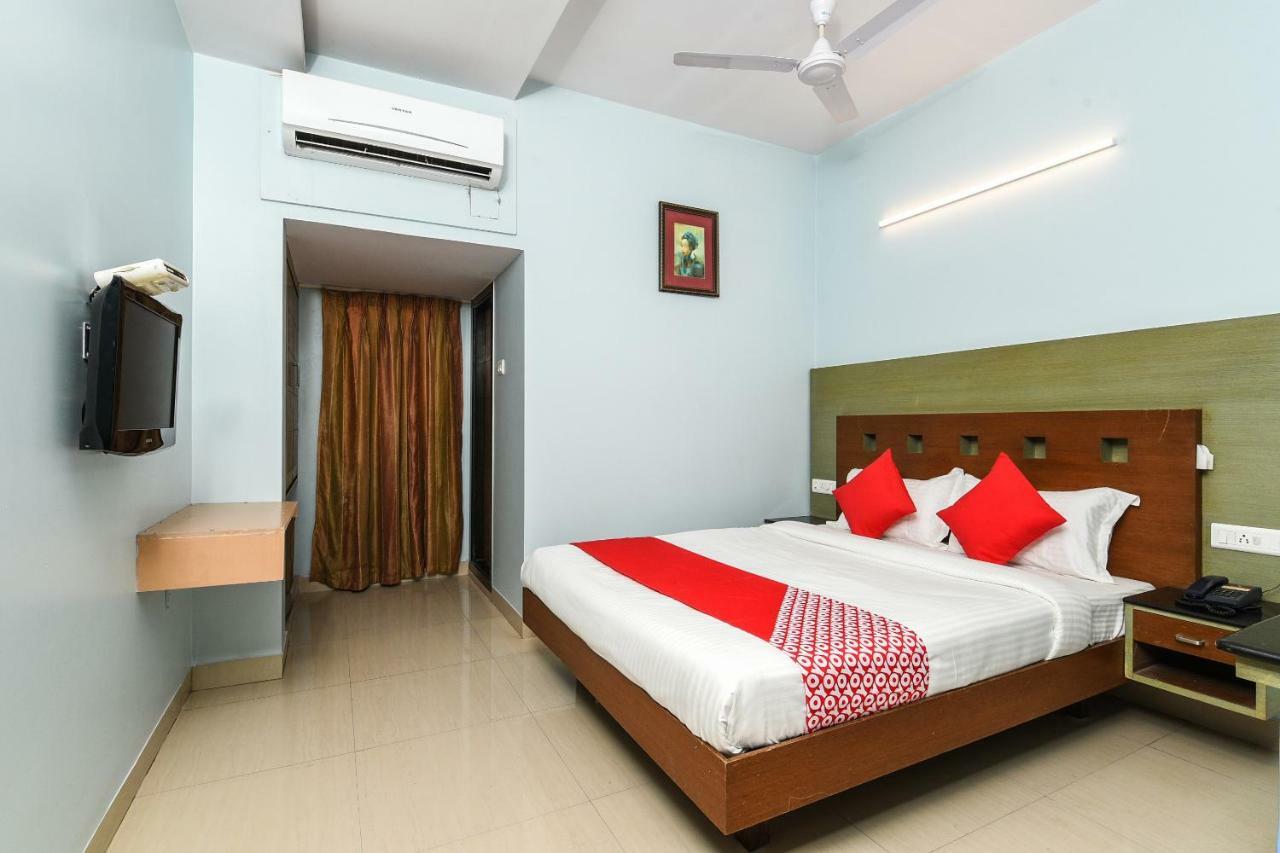 Balaji Grand Hotel Kākināda Kültér fotó