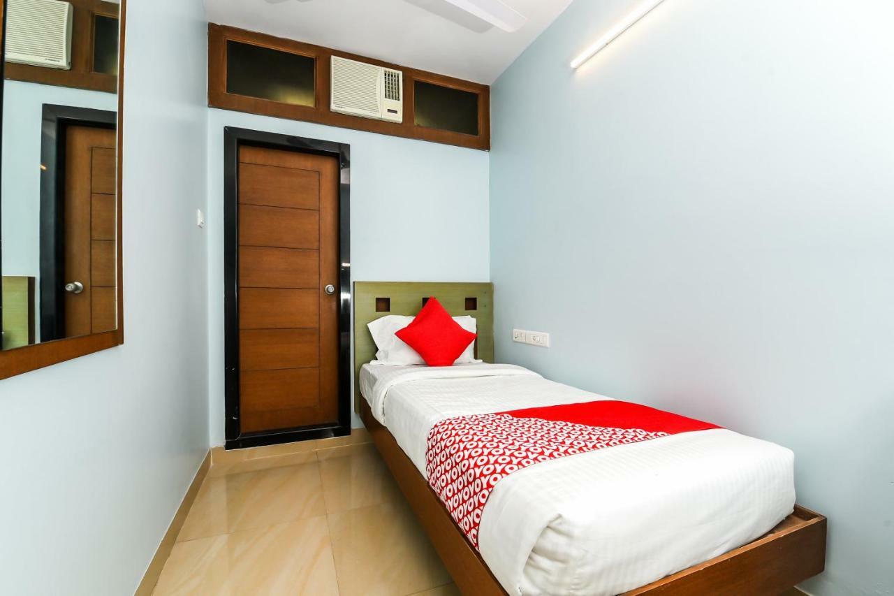 Balaji Grand Hotel Kākināda Kültér fotó