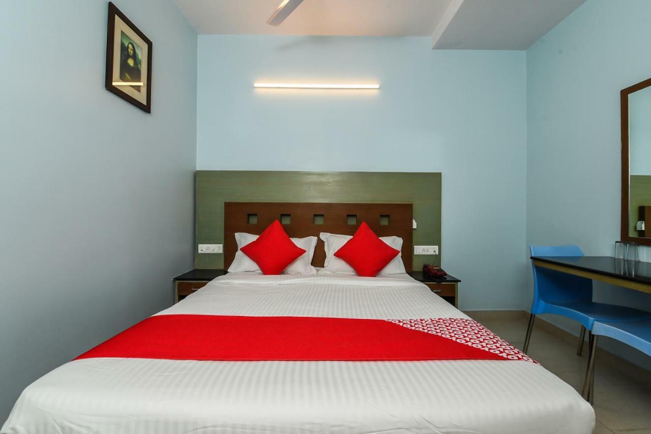 Balaji Grand Hotel Kākināda Kültér fotó