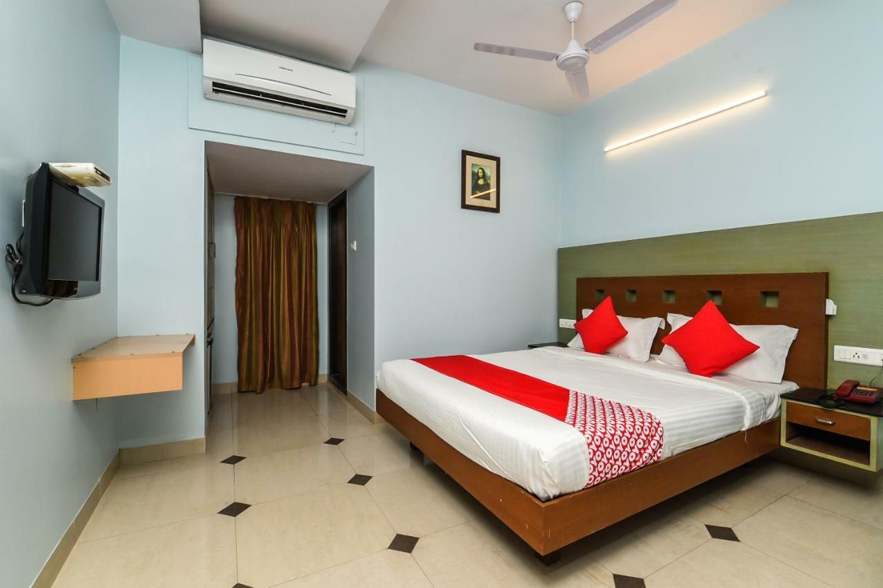 Balaji Grand Hotel Kākināda Kültér fotó