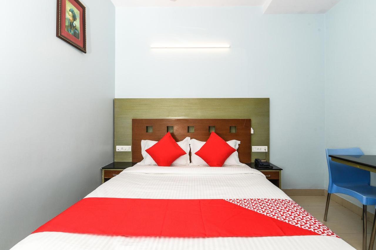 Balaji Grand Hotel Kākināda Kültér fotó