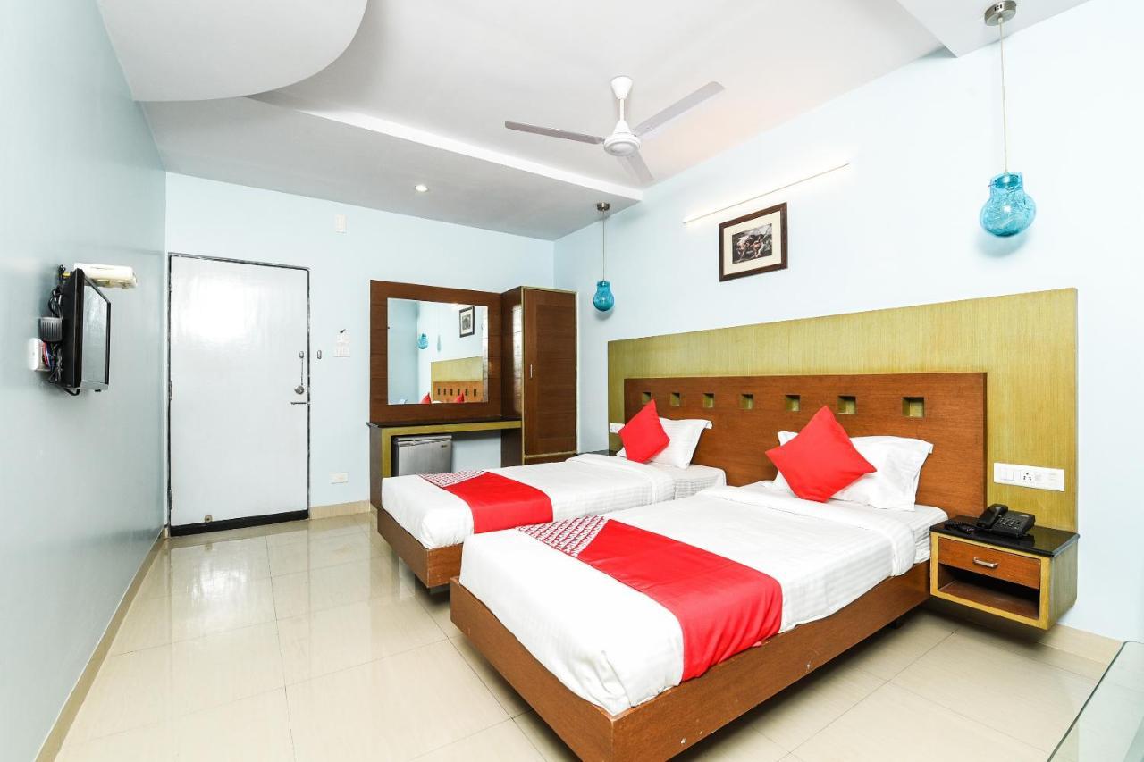 Balaji Grand Hotel Kākināda Kültér fotó
